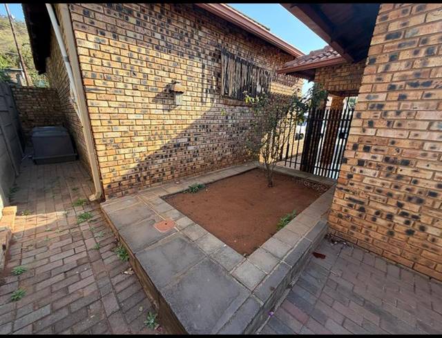 4 BEDROOM HOUSE FOR SALE IN CLAREMONT